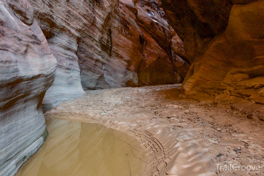 Hiking Buckskin Gulch